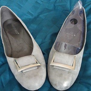 Aerosoles "Good Times"  silver gray sueded leather - Size 9M